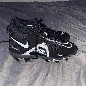 Nike Boys’ Alpha Menace 3 Shark BG Size 5.5